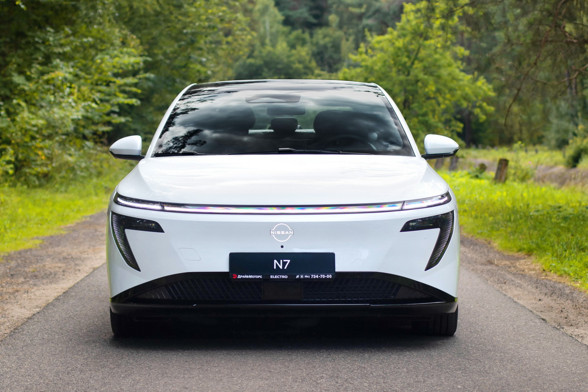 Nissan N7 625 MAX White
