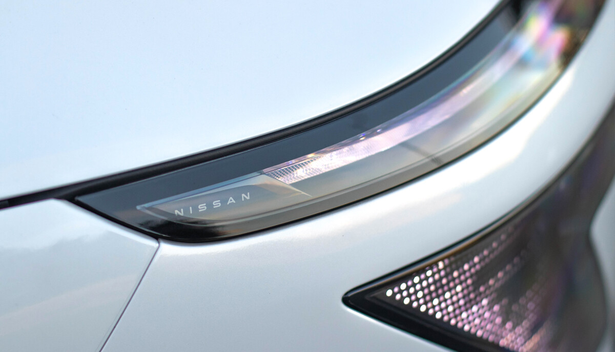 Nissan N7 625 MAX White