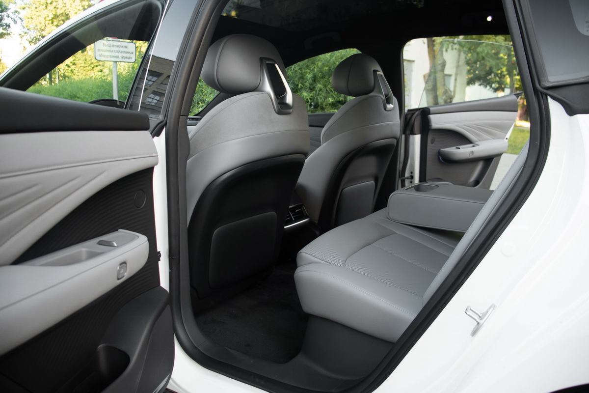 Nissan N7 625 MAX White