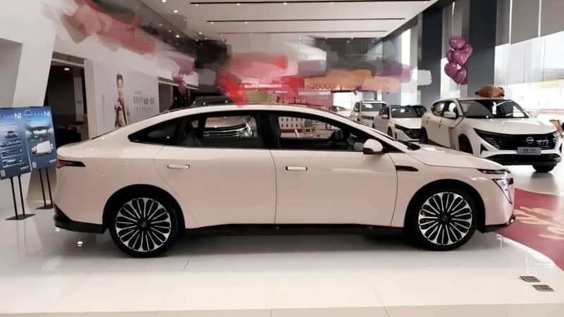 Nissan N7 625 MAX Beige