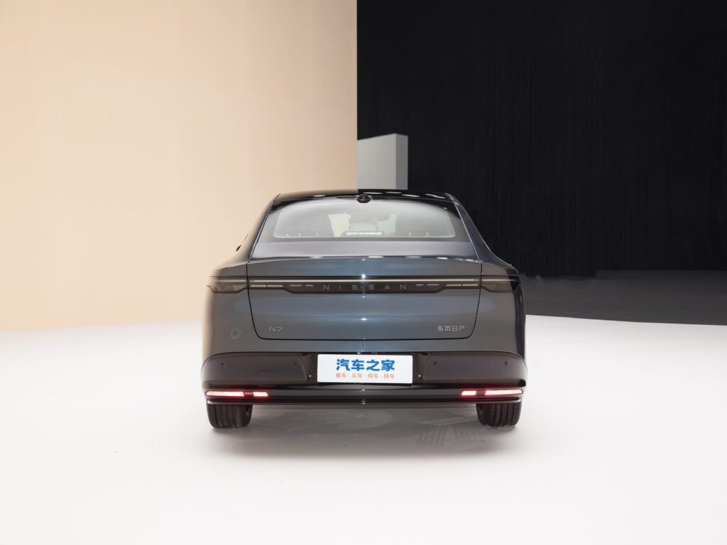 Nissan N7 625 MAX Grey