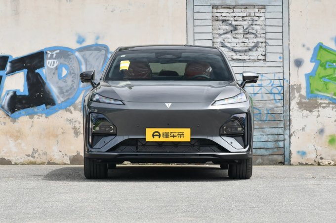 Deepal S07 68.82 kWh (272 л.с.) 550 Max Grey