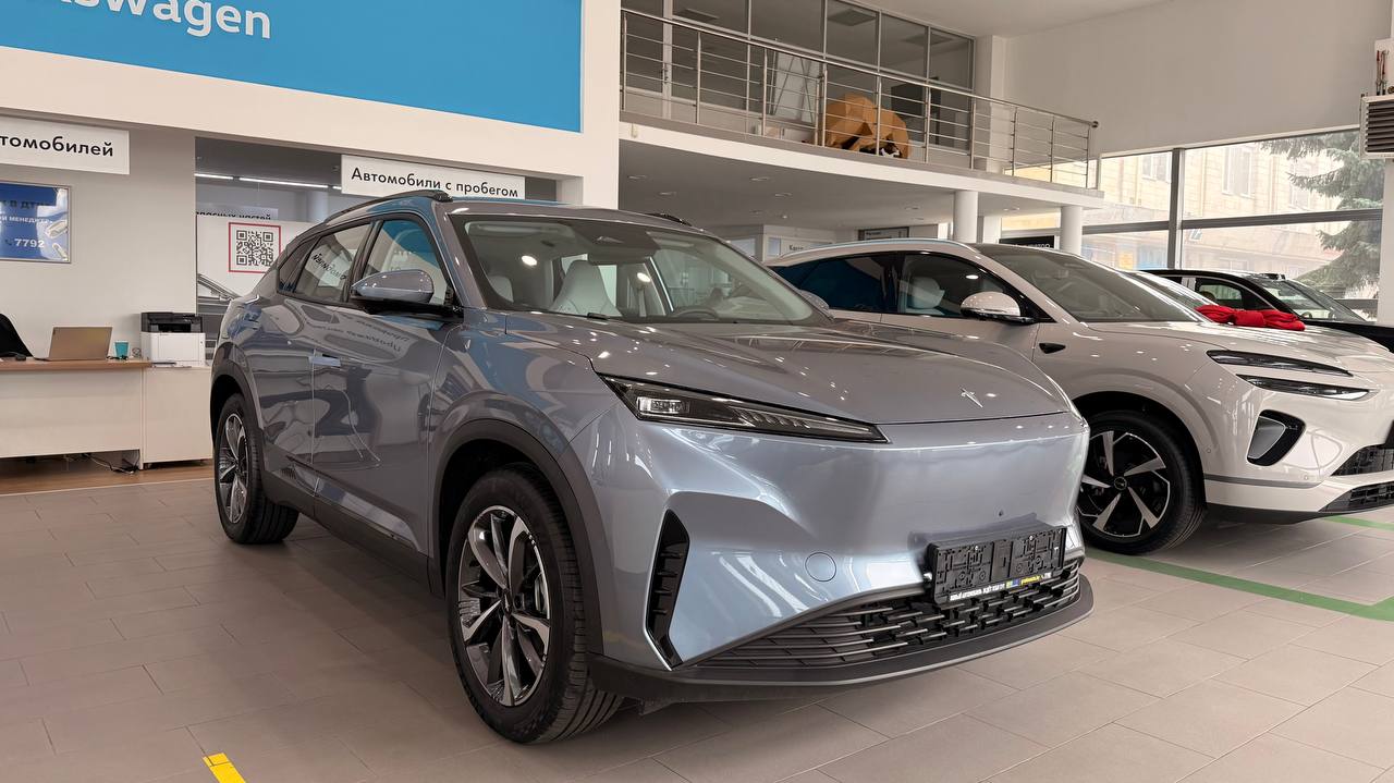 HEDMOS 06 520 km Grey White salon