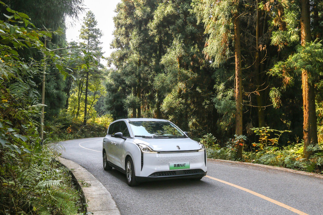 FAW Bestune NAT пассажирский.